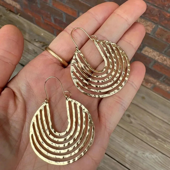 Anthropologie Gold Hammered Crescent Hoop Earring - Picture 7 of 16